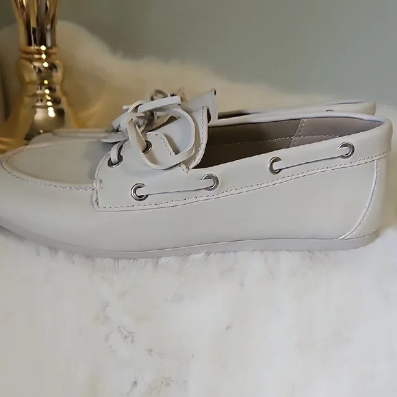 NWT! Tommy Bahama Women's Cream Moccasins - Picture 10 of 16